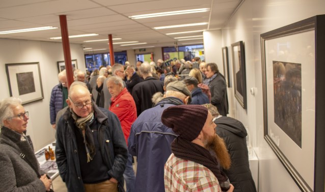 • Er was direct veel belangstelling voor de expositie.