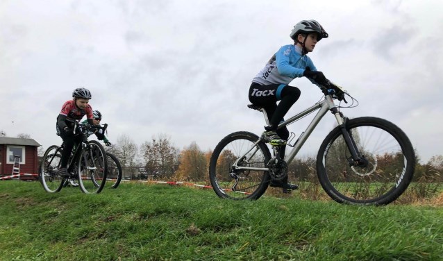 • Mtb'en op Weydehoeck.