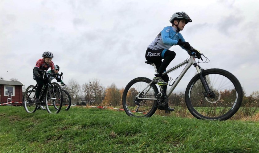 • Mtb'en op Weydehoeck.