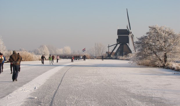 • De Oudendijkse molen in de winter.