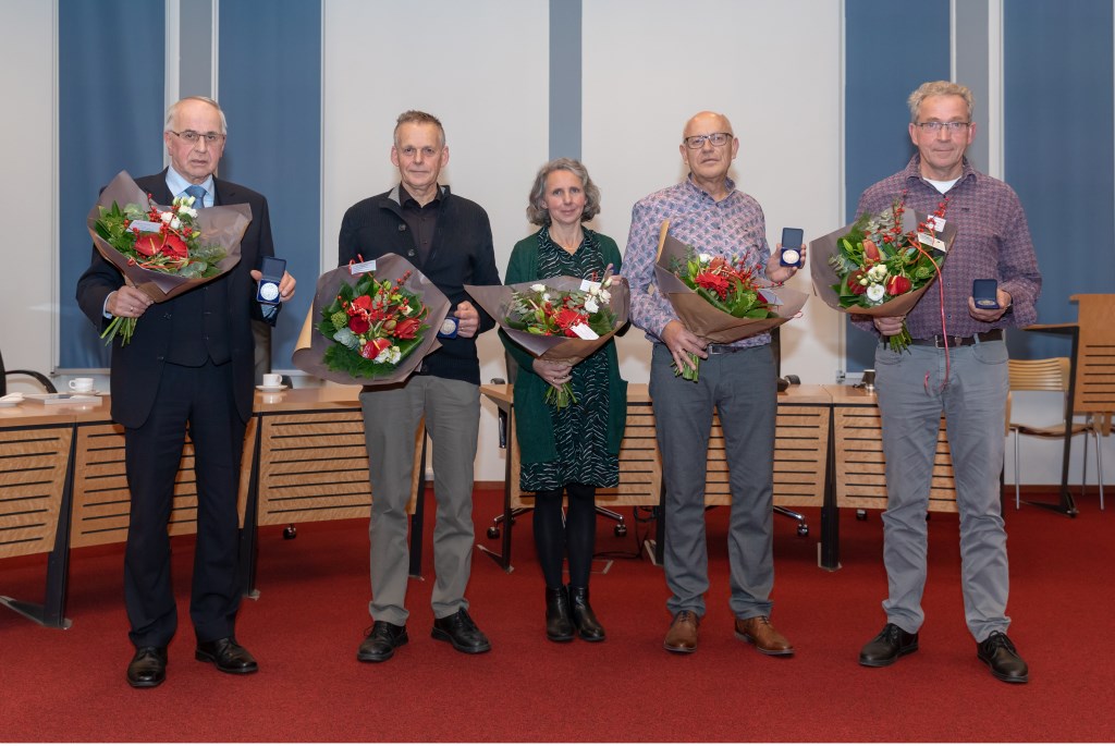 • Vijf inwoners kregen een penning uit waardering voor hun vrijwillige inzet.