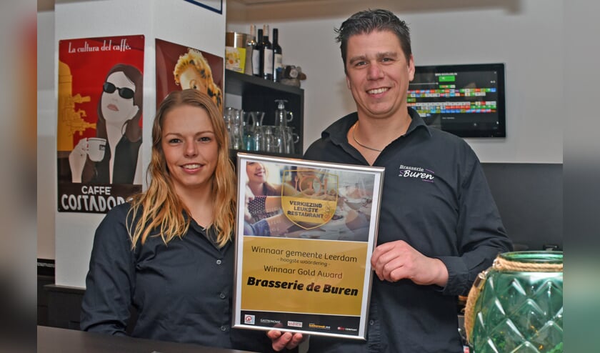 • Erwin en Wendy Verweij met hun Golden Award.