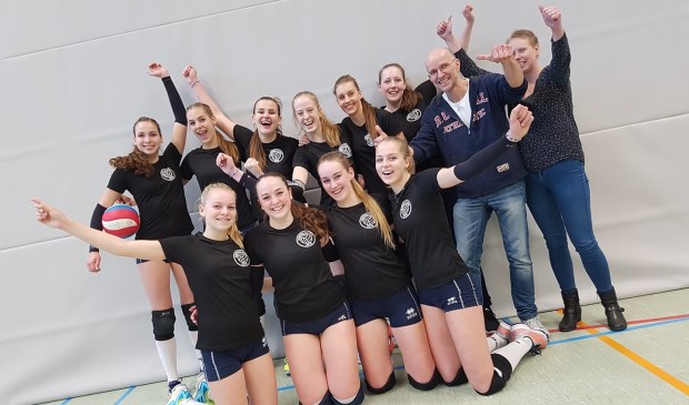 • De dames wonen hun kampioenswedstrijd tegen WIK uit Groot-Ammers met 3-2.