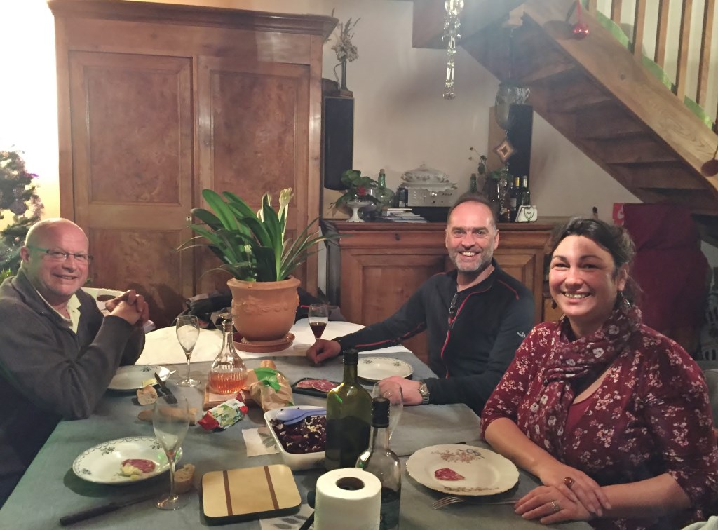 • Diverse boerenfamilies nodigden Ywema uit om mee te eten.