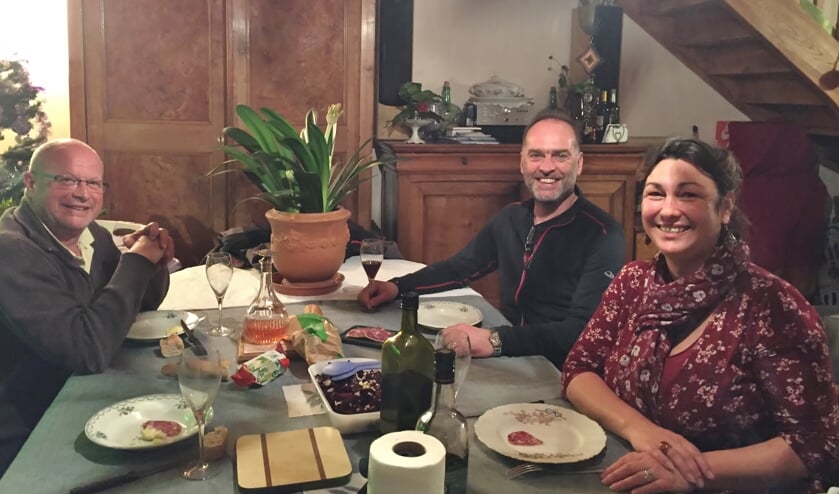 • Diverse boerenfamilies nodigden Ywema uit om mee te eten.