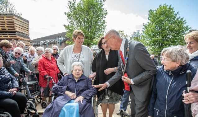 • Burgemeester Staatsen en mevrouw Van Willigen.