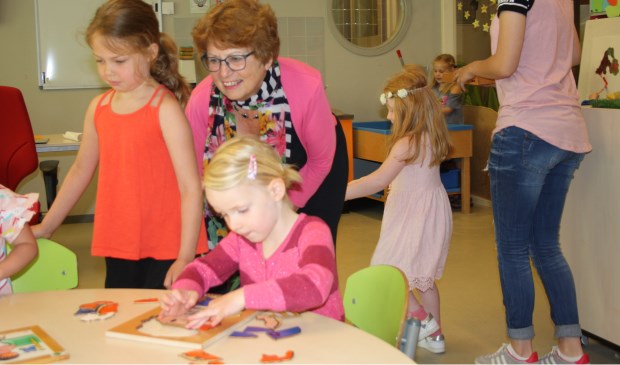 Juf Cocky voelde zich al vroeg aangetrokken door de spontaniteit van de jongste kinderen.