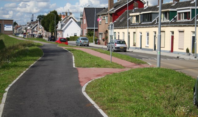 • Op andere delen van de Oost-Kinderdijk ligt het fietspad al.