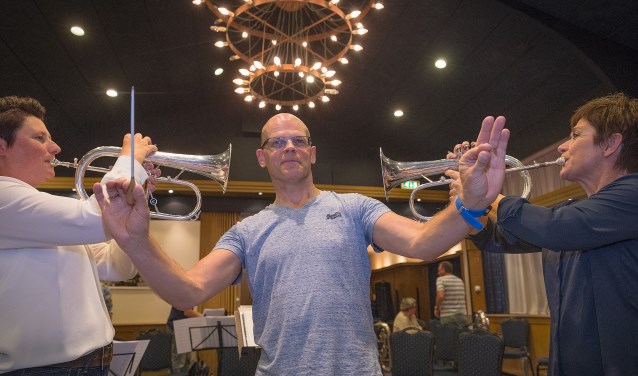 • De muziek komt in het dorpshuis zaterdag van twee kanten.