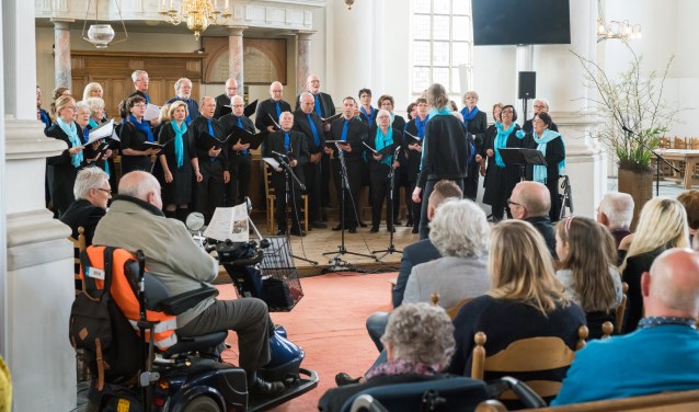 • Mixed Voices bestond vorig jaar 25 jaar en gaf een concert in de Grote Kerk.