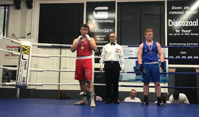 • Willem-hein (in het rood) is net tot winnaar uitgeroepen.