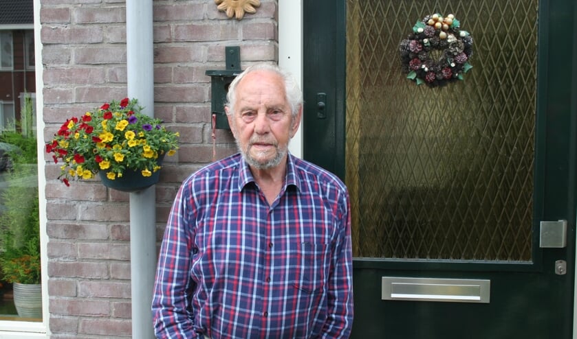 • Frans van Os maakt zich grote zorgen over de zangvogels.