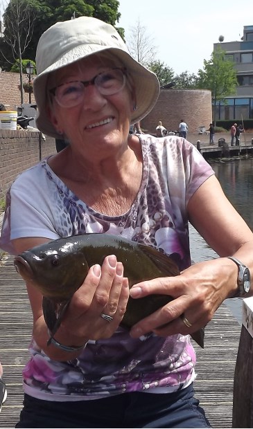 • Anita den Hartog ving een flinke brasem.