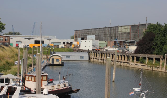 • Kan de werfhal blijven staan of moet hij worden gesloopt voor de bouw van de nieuwe woonwijk.