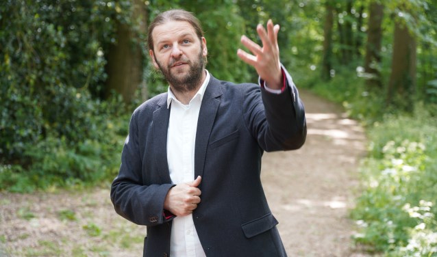 • Landschapsarchitect Jan van Minnebruggen: 'De oorspronkelijke beplantingen moeten weer een kans krijgen en dat kan alleen als de bodem op passende plaatsen voldoende licht krijgt.'