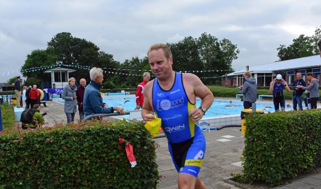 • Lopen en zwemmen in en rond 't Wilgerak.