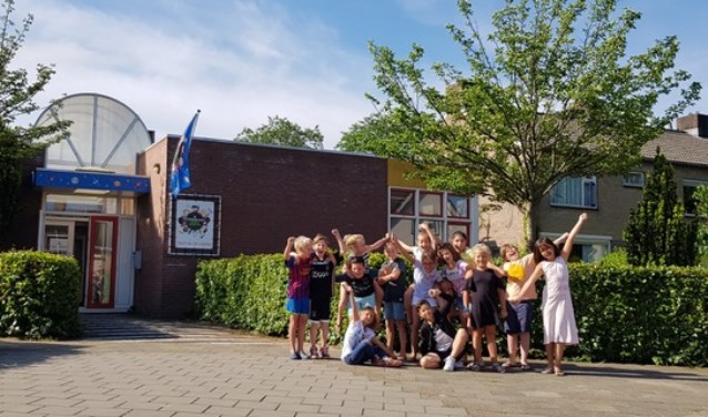 • De school in Kedichem heet sinds vorig jaar De Sterrenkijker.