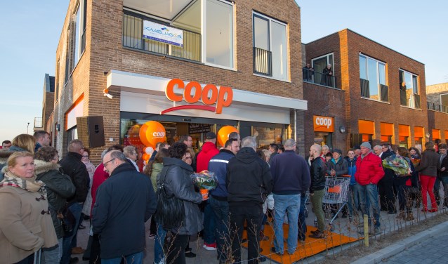 • Supermarkt Coop verhuisde in 2016 binnen Waardenburg.