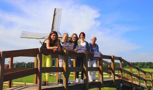 Mariëlle de Bruijn (Den Hâneker), Amy van Leussen, Franca Korevaar, Marjolein van Till en Tera Donk.