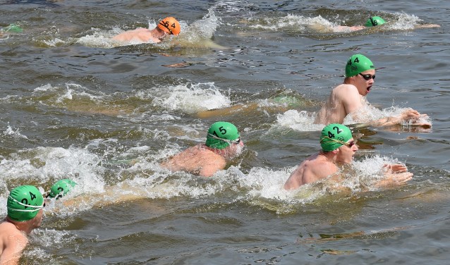 • De 1.000 meter schoolslag leverde een nieuw baanrecord op.
