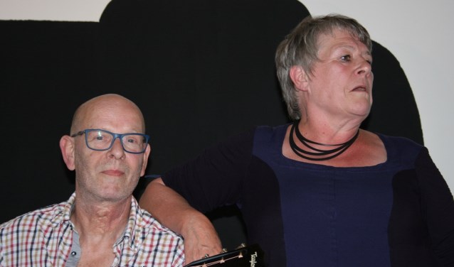 • Ferdie Lancee en Elkie Deadman brengen het liefdessonnet Lord of my love.