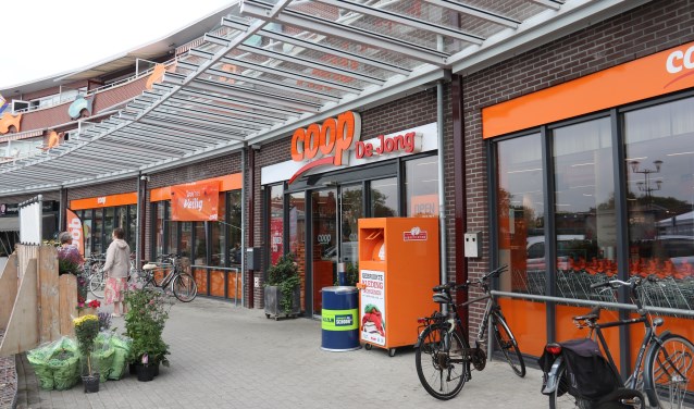 • Arjan de Jong van de COOP in Ameide: "Als wij op zondag open gaan, zouden wij meer mensen tegen de schenen trappen dan dat we er blij maken."