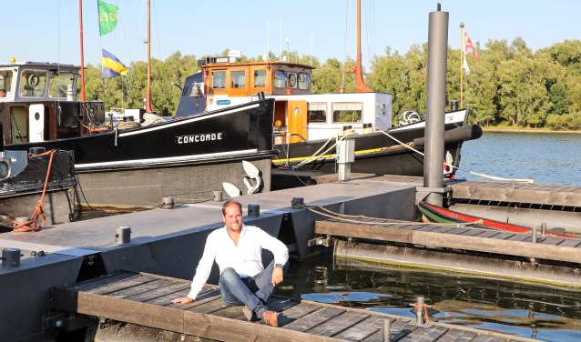 • Voorzitter John Krielaart van watersportvereniging 't Wrijfhout in de historische haven aan het Esmeer in Aalst.