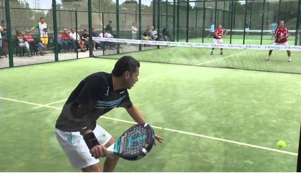 • Impressie van een padelbaan.