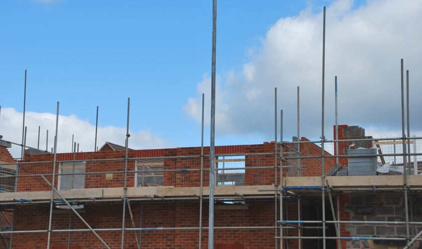 • Als de raad akkoord gaat, worden er aan de Achterweg en Vervoornlaan zes woningen gebouwd.