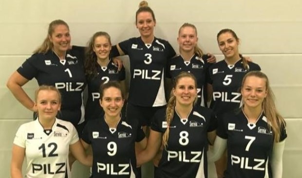 • Teamfoto, boven v.l.n.r.: Mariska van de Wiel, Sarah Peek, Yvon Verburg, Zoë Lubben en Lisanne van Verseveld, onder v.l.n.r.: Veere van Wuijckhuijse, Nienke Hendriks, Stefanie van Vliet en Noa Middelkoop.