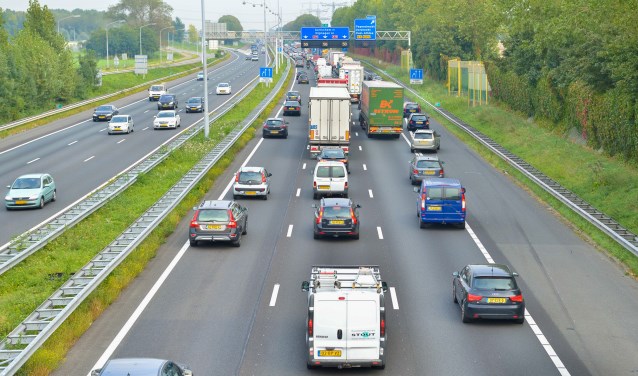 • De A15 zoals die er vaak uitziet; met file.