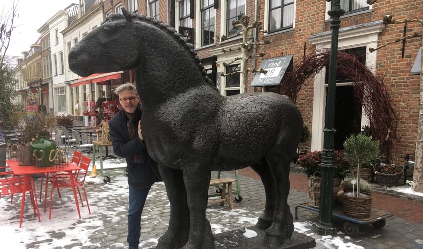 • Hans van Kooten aan de Viaanse Voorstraat.