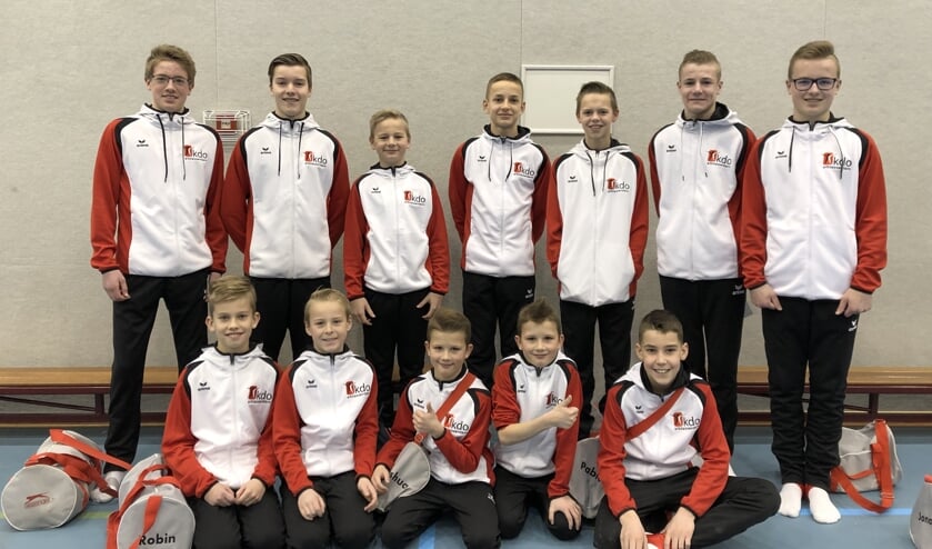 • De turners van KDO: bovenste rij: Imre, Kevin, Sam, Lucas, Mike, Niels, Jonathan. Onderste rij: Robin, Benjamin, Joshua, Jeftha, Pablo.