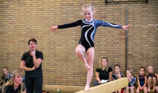 • Ongeveer 70 gymnasten deden mee aan de wedstrijd van SVZ.