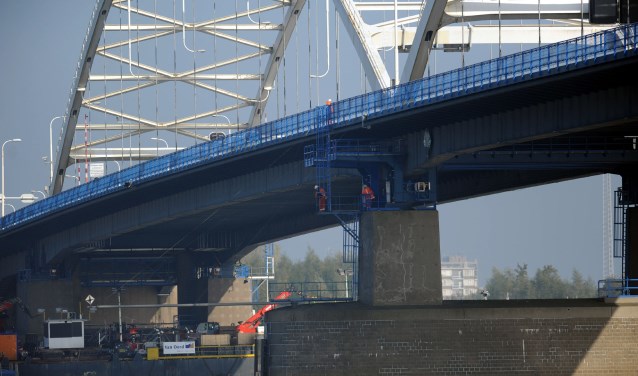 Reparatie aan de Merwedebrug in 2016.