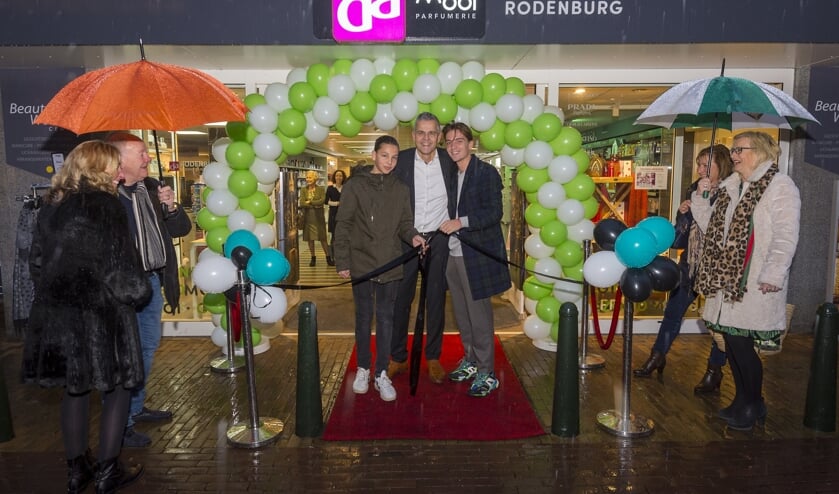 • Het slechte weer kon de pret tijdens de heropening niet drukken.
