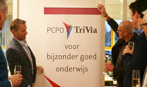 • Onthulling van de feestelijk banner van TriVia.