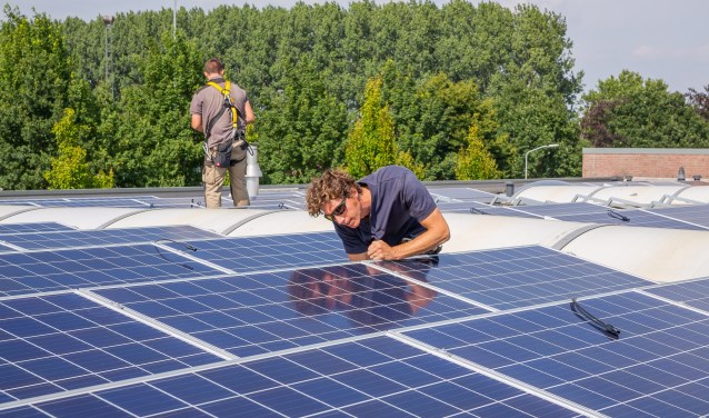 • Op het dak van de gemeentewerf in Gameren liggen 275 zonnepanelen; een initiatief van Coöperatie Bommelerwaar.