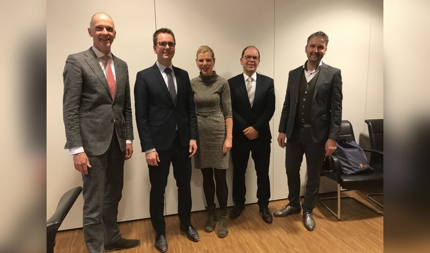 Vorige week werden ze nog gepresenteerd als kandidaat, nu maken Matthijs van Oosten, Paula Jorritsma, Hans Tanis en Roland van Vugt officieel deel uit van het college van B&W.