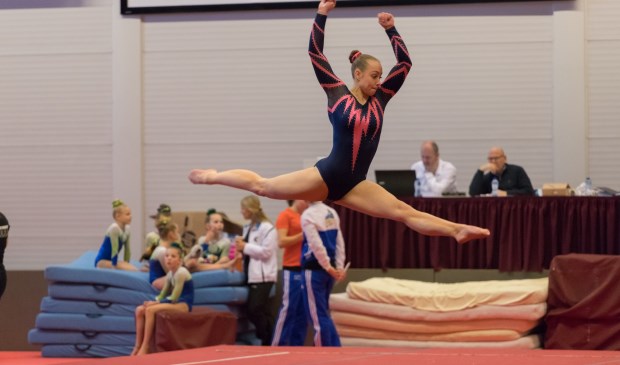 • Sanne Oost turnde een nagenoeg foutloze oefening.
