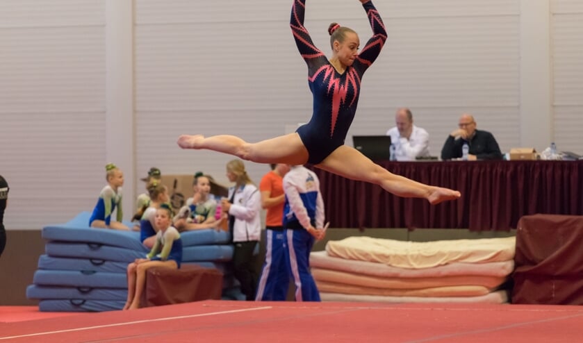 • Sanne Oost turnde een nagenoeg foutloze oefening.