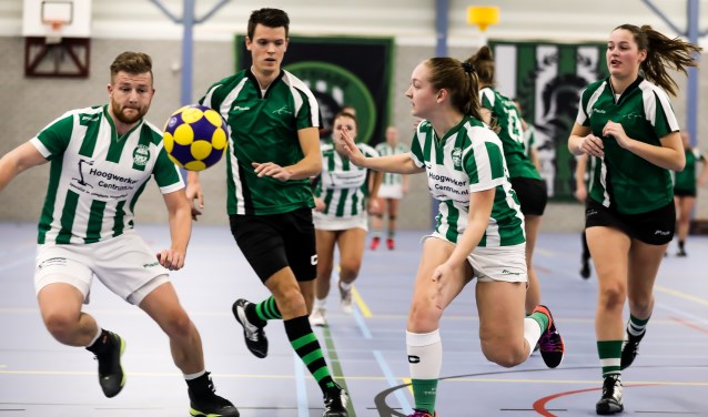 • Triade bleef redelijk overeind tegen de koploper.