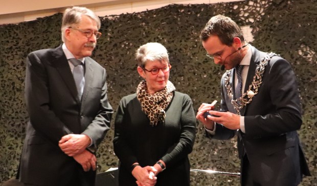 • Hans Capel krijgt de gemeentelijke erepenning in zilver.