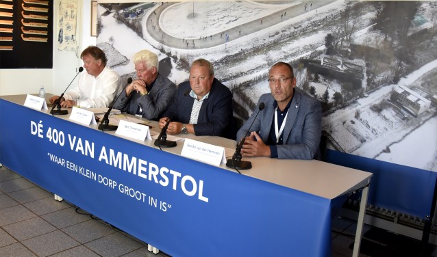 • De organisatie van de '400 van Ammerstol' in betere tijden: tijdens de bekendmaking van de plannen.