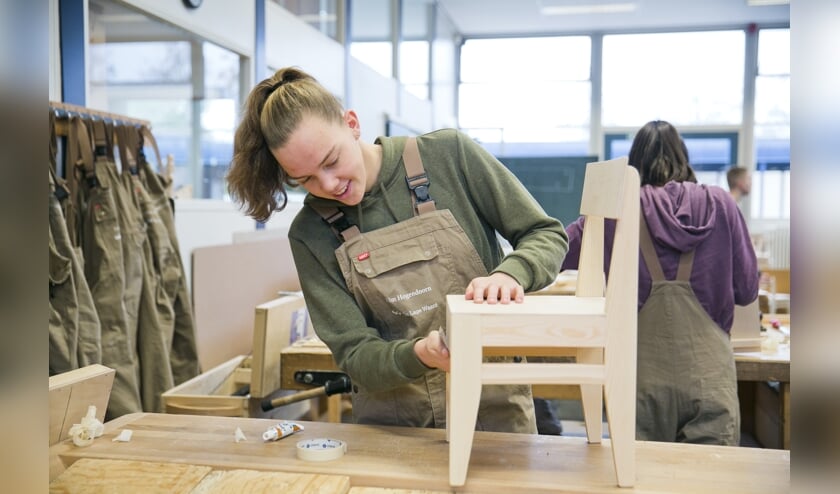 • Ook meisjes ontdekken dat technische vakken leuk zijn.