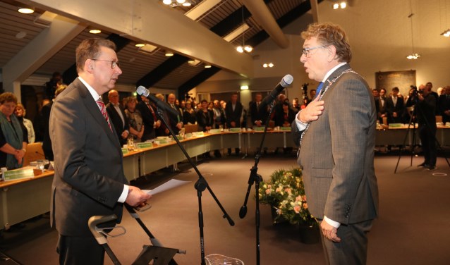 • Waarnemend burgemeester van West Betuwe werd woensdag beëdigd door commissaris van de koning Corneilje.