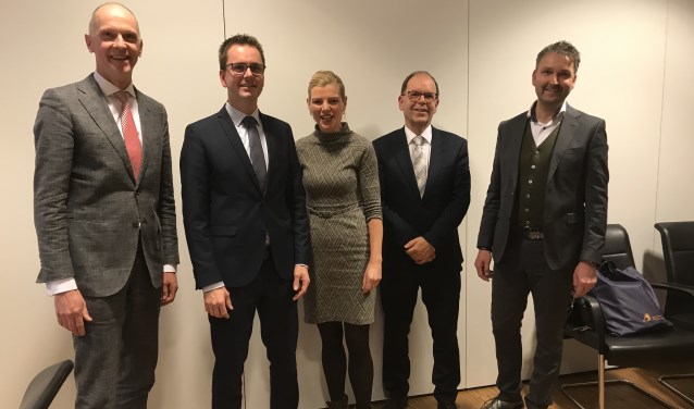 • Burgemeester Marcel Fränzel met wethouders Matthijs van Oosten, Paula Jorritsma, Hans Tanis en Roland van Vugt.