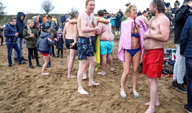 • Tiende Nieuwjaarsduik Hedel