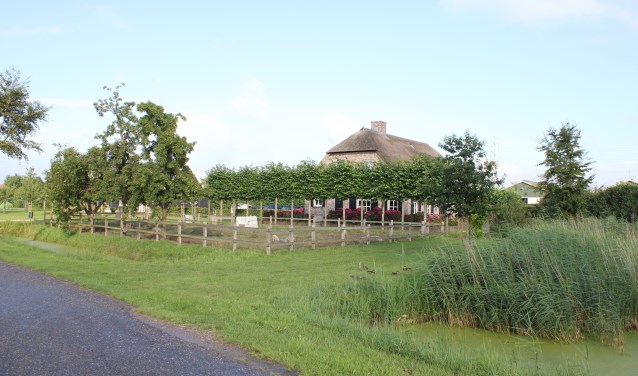 • De boerderij van Van der Schans in Hurwenen.