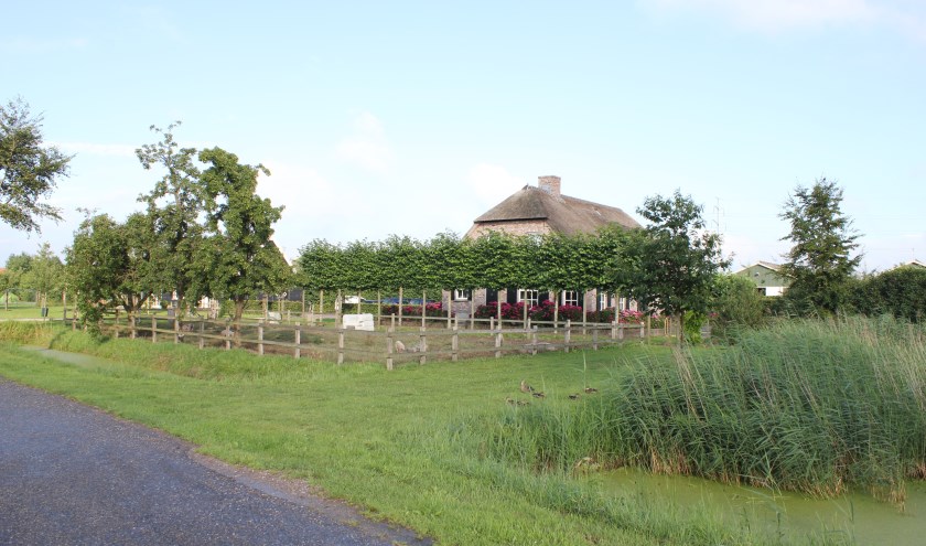 • De boerderij van Van der Schans in Hurwenen.